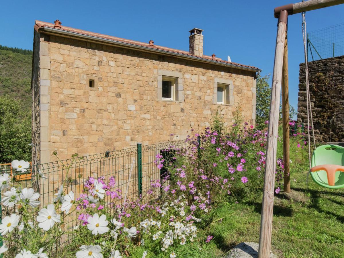 Graceful Holiday Home In Montclar With Bubble Bath Montclar (Aveyron) Exterior photo