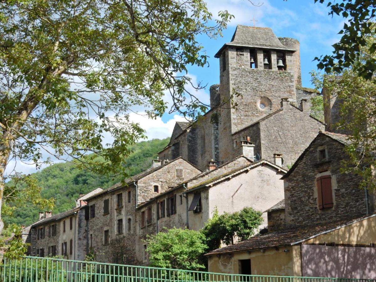 Graceful Holiday Home In Montclar With Bubble Bath Montclar (Aveyron) Exterior photo